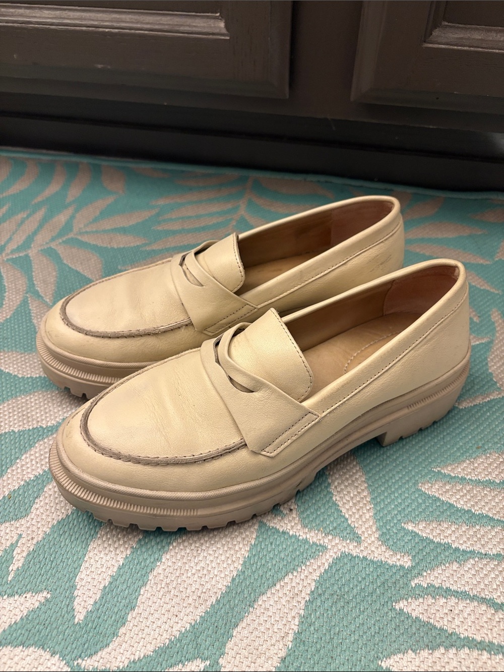 RARE!! Women's Patina Cream Penny Loafers with Lug Sole
